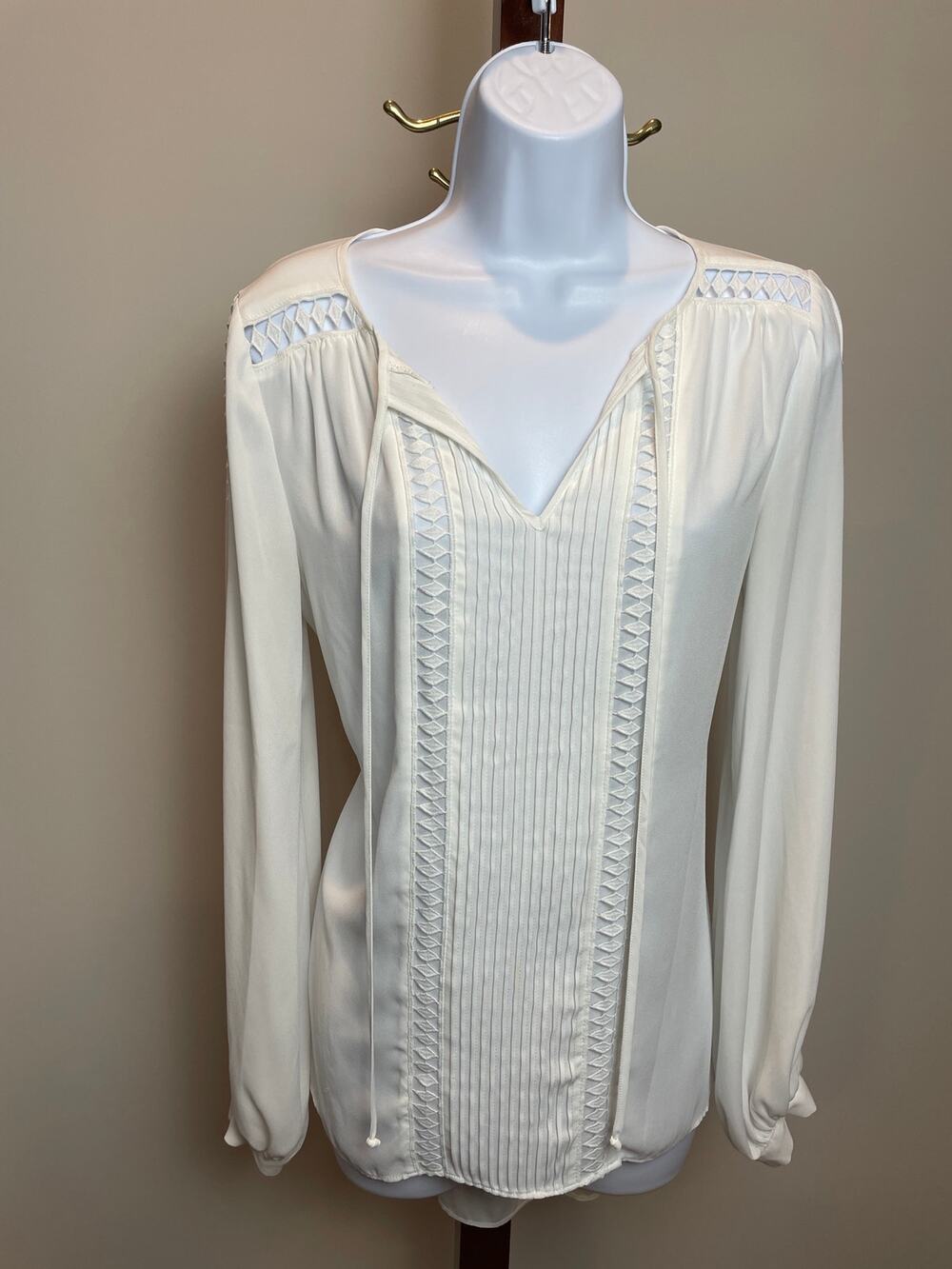 White House Black Market Cream Pleated Diamond Lace High Low Top Size 4